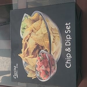 Chip and dip bowl set